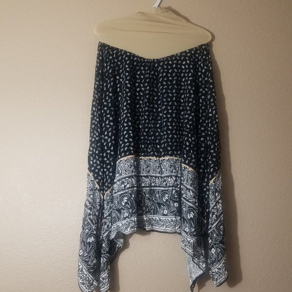 Motherhood Maternity Dresses & Skirts - Motherhood Maternity Black floral Skirt Size Small